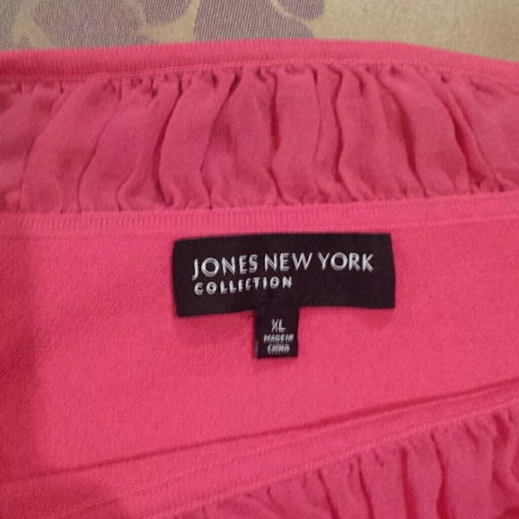 Pink top - Picture 3 of 3